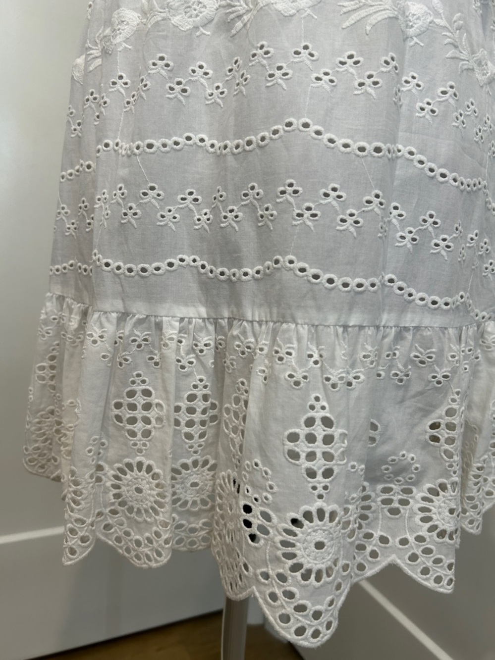 NWT Gianni Bini White Eyelet Puff Sleeve Dress |Size 8 - Picture 5 of 12